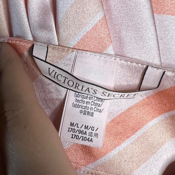 Victoria Secret Robe - Picture 5 of 5